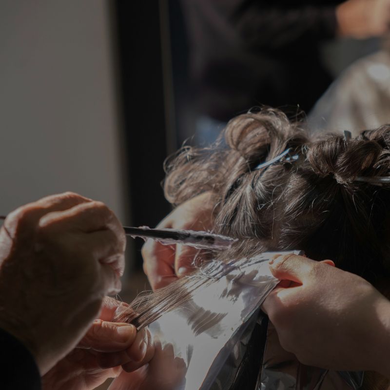 retoque de mechas en peluqueria en ayora